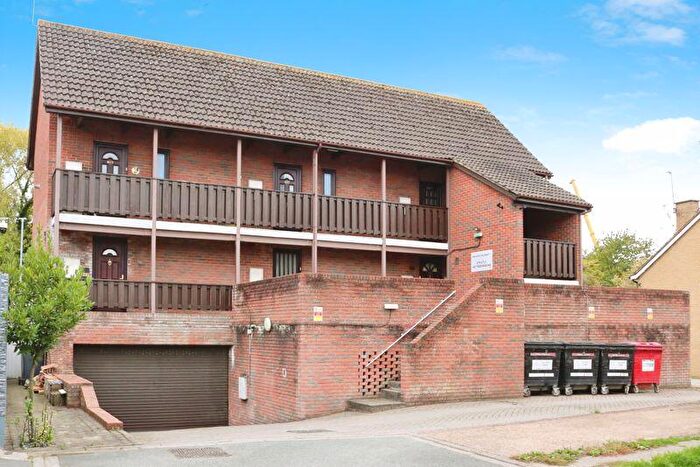 1 Bedroom Flat For Sale In Rochfords Gardens, Slough, SL2