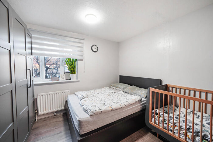 2 Bedroom Flat To Rent In Burnham Gardens, Croydon, CR0