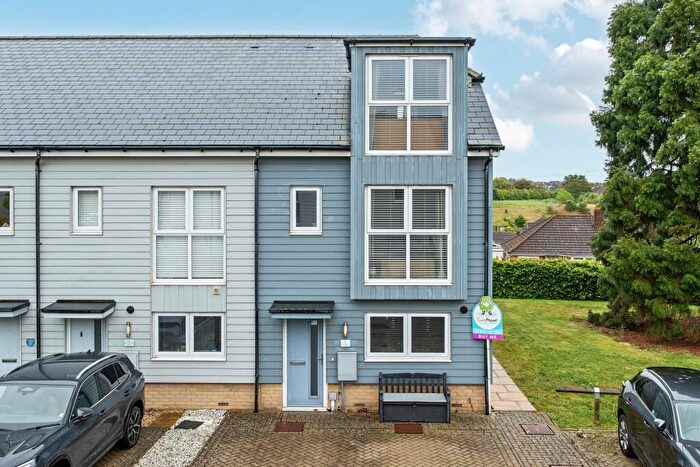 3 Bedroom Semi Detached House For Sale In Kings Way, Folkestone, CT19
