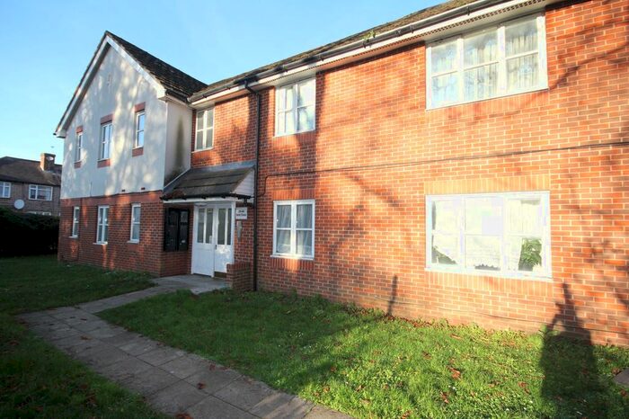 2 Bedroom Flat For Sale In Reid Close, Hayes, UB3