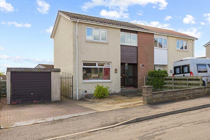 3 Bedroom Semi-Detached House For Sale In Woodlands Drive, Crossford, KY12