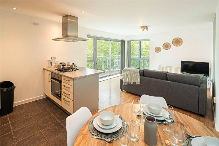 2 Bedroom Apartment For Sale In Bow Road, London, E3