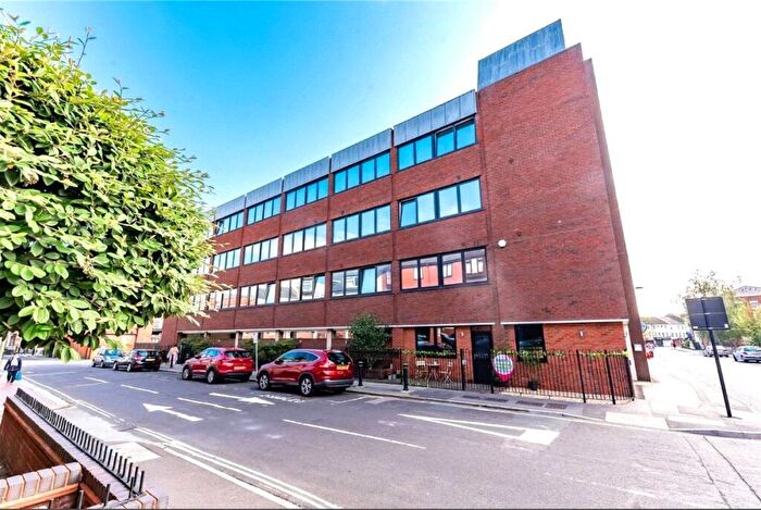 1 Bedroom Flat For Sale In Birchett Road, Aldershot, Hampshire, GU11
