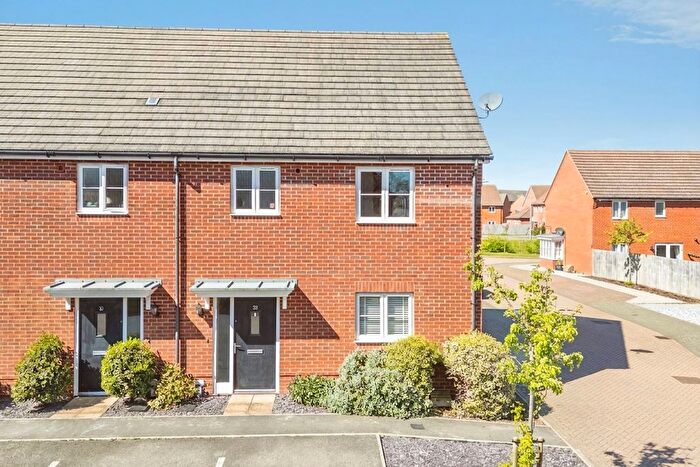 3 Bedroom Semi Detached House For Sale In Lawrence Place, Shinfield, RG2