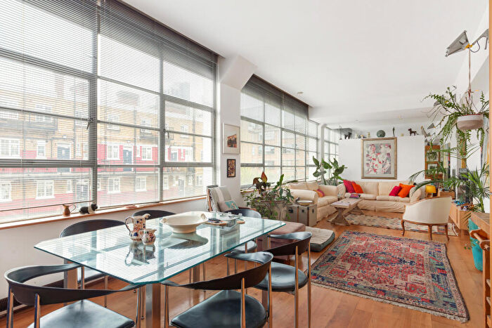 1 Bedroom Apartment For Sale In , Canal Bldg, Shepherdess Walk, London, Uk, N1