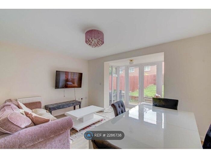 4 Bedroom Semi-Detached House To Rent In George Dixon Road, Birmingham, B17