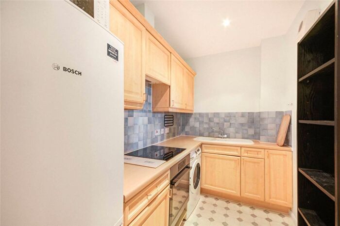 2 Bedroom Flat To Rent In Grange Road, Bermondsey, London, SE1