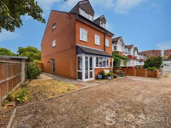 2 Bedroom Flat To Rent In Deans Road, Sutton., SM1