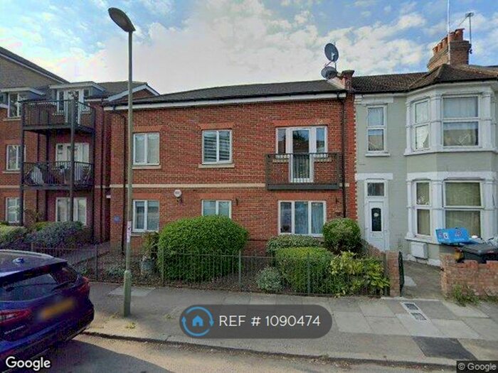 2 Bedroom Flat To Rent In No Connection House, Finchely, N3