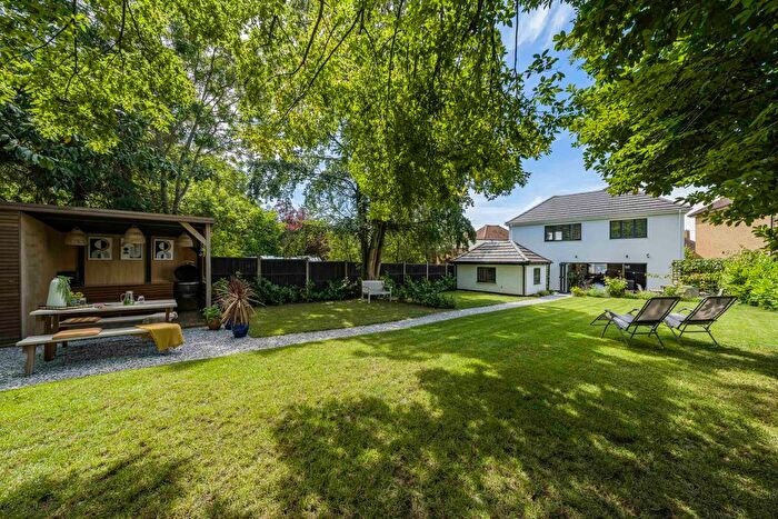 4 Bedroom Detached House For Sale In Highfield Gardens, Aldershot, GU11