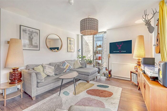 1 Bedroom Flat For Sale In Fondant Court, Bow, E3