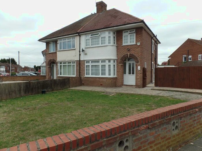 3 Bedroom Semi-Detached House To Rent In Barnhill Road, Hayes, UB4