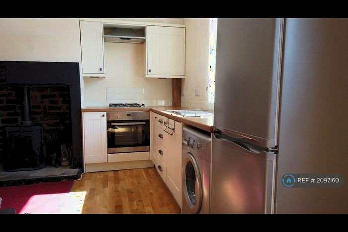2 Bedroom Semi-Detached House To Rent In Denton Terrace, Morley, Leeds, LS27