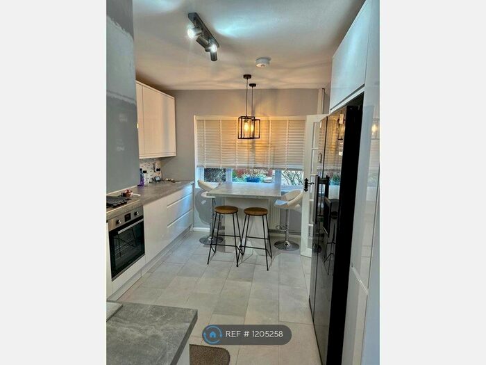 3 Bedroom Semi-Detached House To Rent In Sandford Green, Banbury, OX16