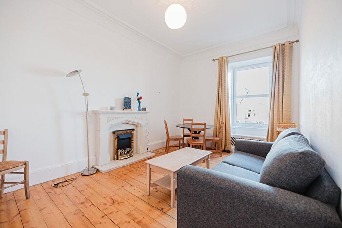 2 Bedroom Flat To Rent In Montgomery Street, Edinburgh, EH7