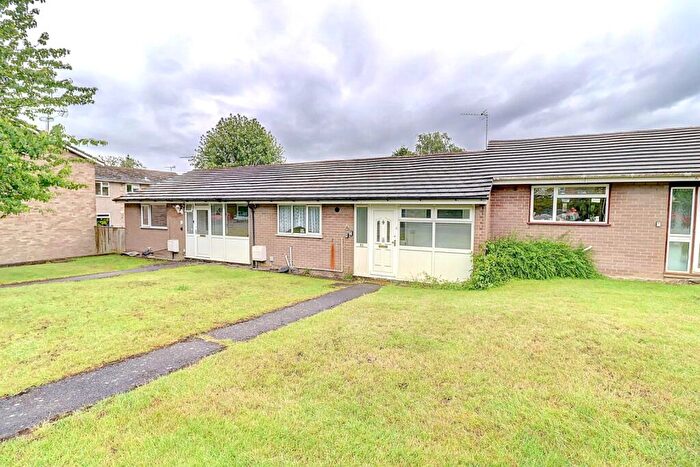 1 Bedroom Bungalow For Sale In Rose Avenue, Hazlemere, High Wycombe, Buckinghamshire, HP15