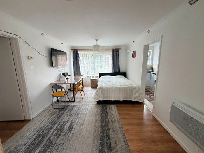 2 Bedroom Flat To Rent In Downs Court, Luton, LU1