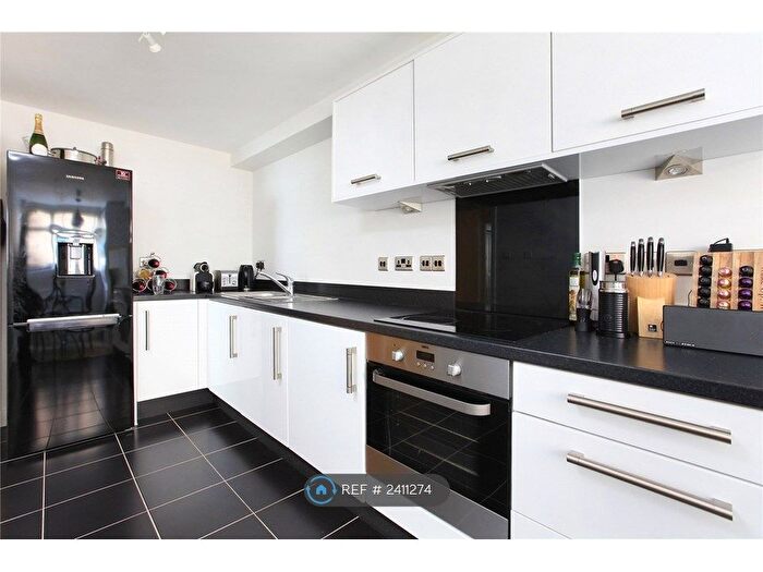 3 Bedroom Flat To Rent In Limerick Close, London, SW12