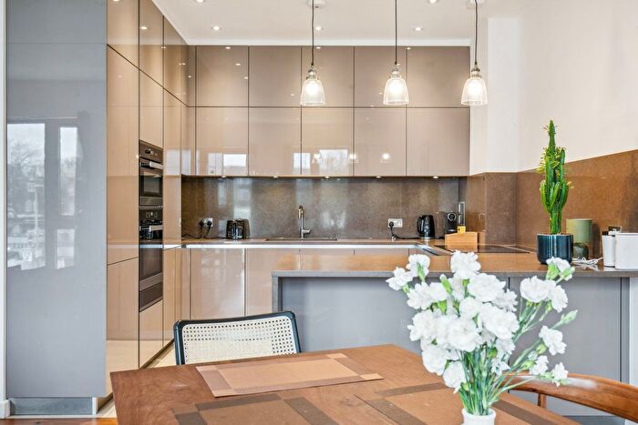 5 Bedroom Terraced House To Rent In Gunnersbury Mews, Gunnersbury, W4