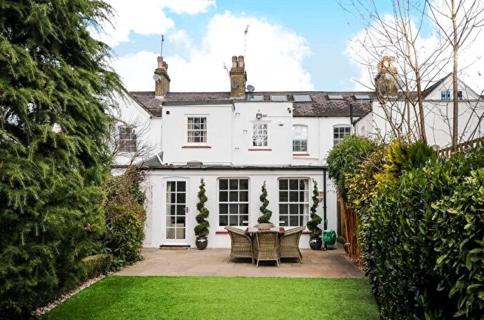 3 Bedroom Cottage For Sale In Waggon Road, Hadley Wood, EN4