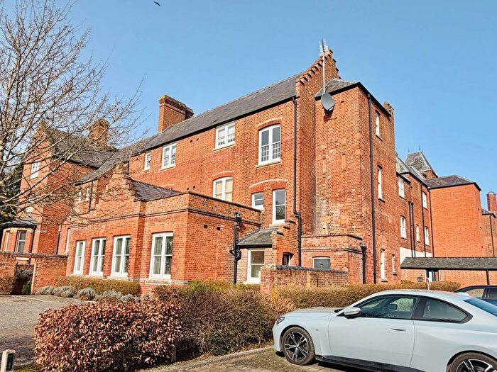 2 Bedroom Flat For Sale In Hermitage Court, Cholsey, OX10
