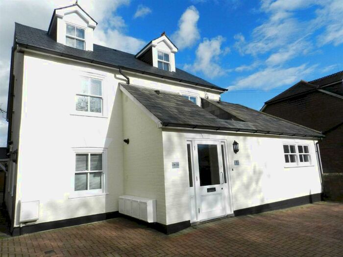 2 Bedroom Flat To Rent In High Street, Newick, BN8