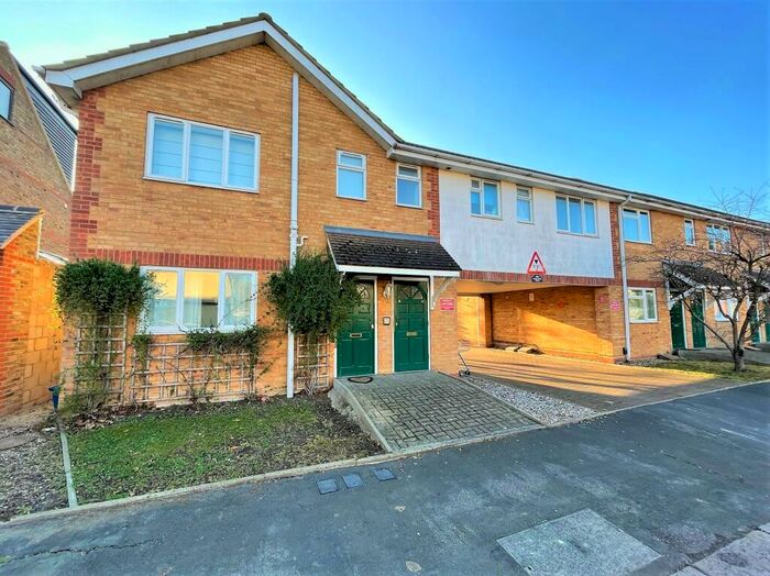 1 Bedroom Flat To Rent In Alexandra Road, Romford, RM1