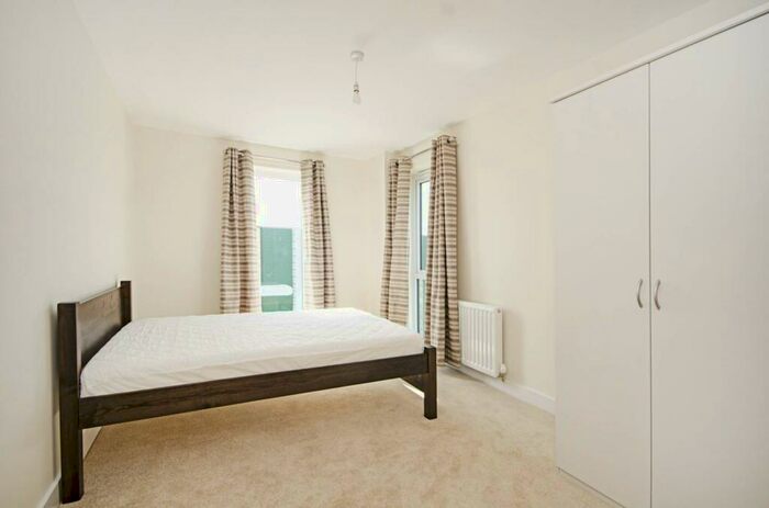 3 Bedroom Flat To Rent In Chronicle Avenue, Colindale, London, NW9