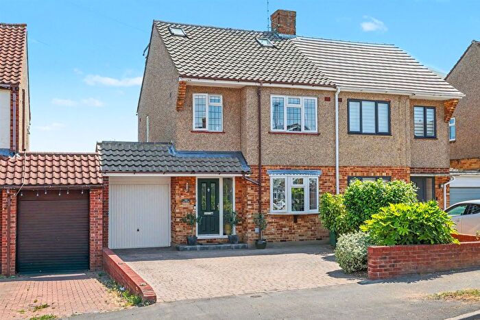 4 Bedroom Property For Sale In The Chase, Rayleigh, Essex, SS6