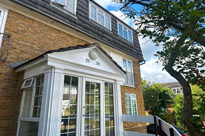 2 Bedroom Flat To Rent In Crofton Way, Enfield, EN2