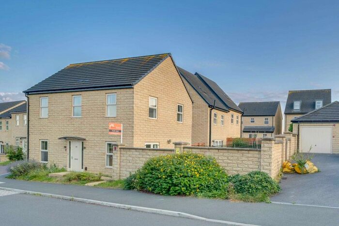 4 Bedroom Detached House To Rent In Bretby Avenue, Ossett, WF5