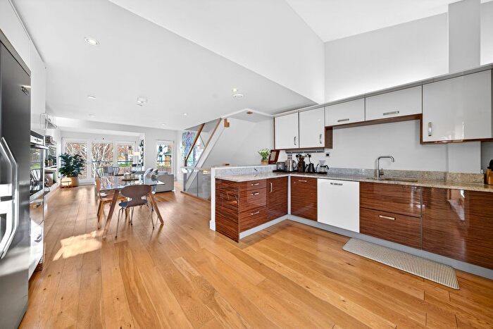4 Bedroom Terraced House For Sale In Ardleigh Road, London, N1