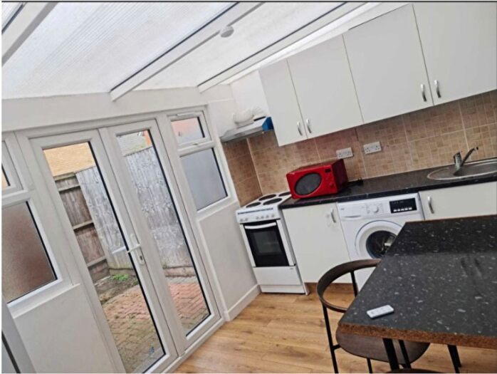 1 Bedroom Property To Rent In Shropshire Close, Mitcham, CR4