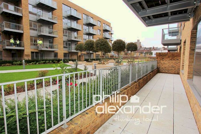 2 Bedroom Apartment To Rent In Basset Court, Smithfield Square, Hornsey, N8