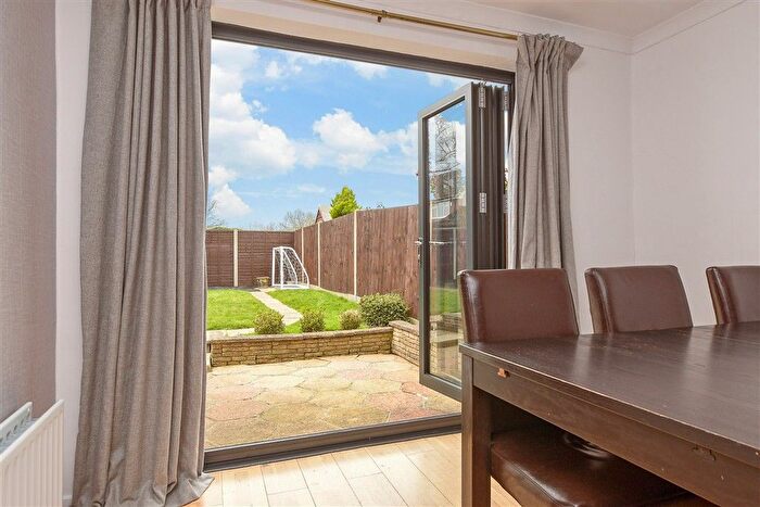 3 Bedroom End Terrace House For Sale In Bolters Road, Horley, Surrey, RH6