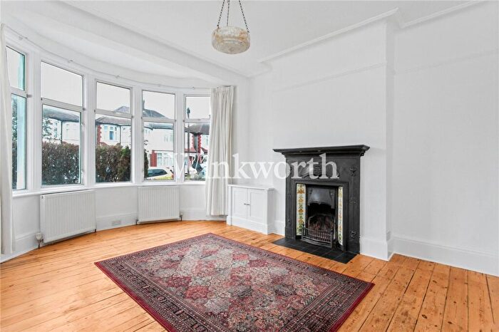 4 Bedroom Semi Detached House To Rent In Doveridge Gardens, London, N13