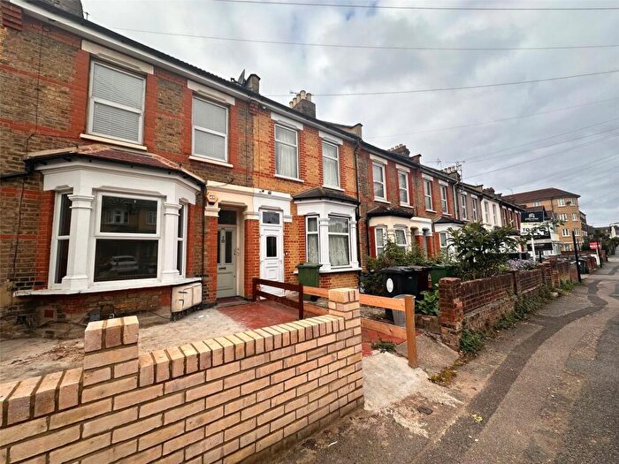 2 Bedroom Flat To Rent In Goldsmith Road, London, E10