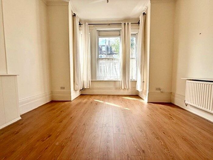 1 Bedroom Flat To Rent In Clarendon Road, London, E18