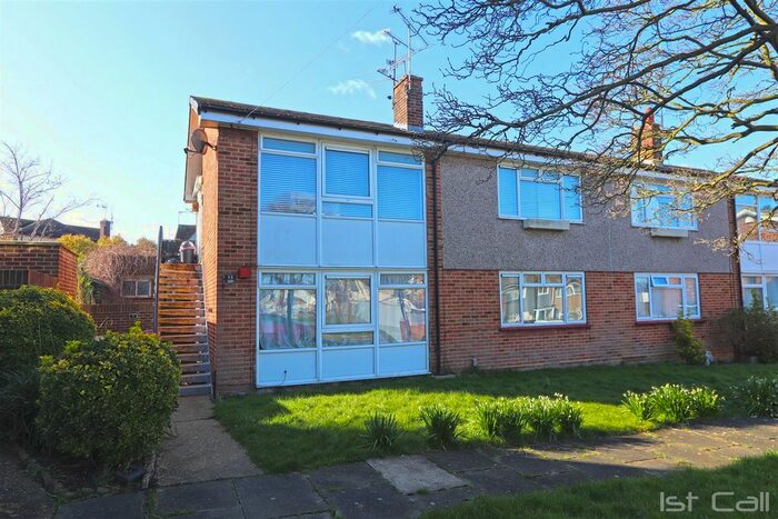 2 Bedroom Flat To Rent In Treelawn Drive, Leigh-On-Sea, SS9