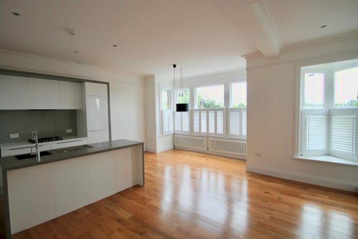 2 Bedroom Flat To Rent In Madeira Avenue, Bromley, BR1