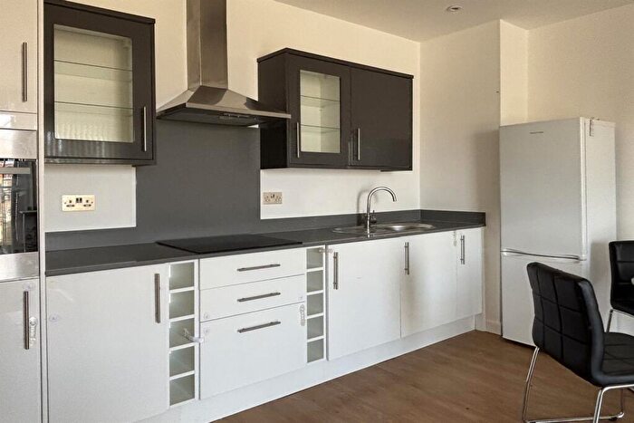 2 Bedroom Flat To Rent In Nova House, Buckingham Gardens, Slough, SL1
