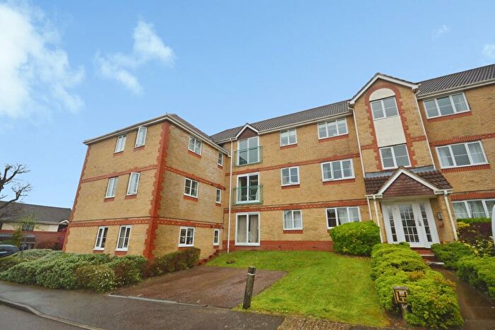 2 Bedroom Apartment For Sale In Lyon Close, Maidenbower, Crawley, RH10