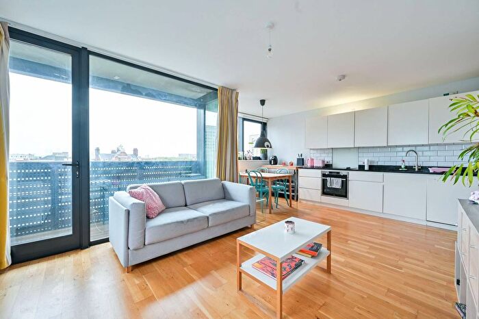 2 Bedroom Flat For Sale In Amelia Street, Elephant And Castle, London, SE17