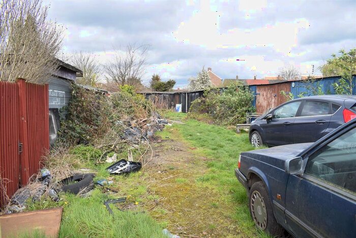 Light Industrial To Rent In Lincoln Road, Enfield, EN1