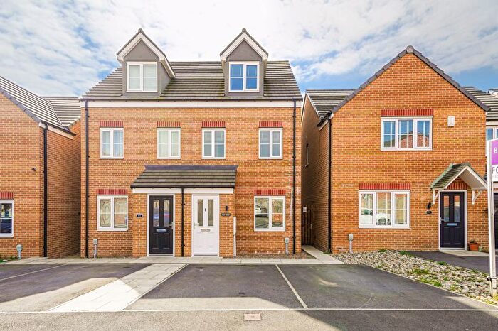 3 Bedroom Semi-Detached House For Sale In Lundhill Drive, Wombwell, Barnsley, S73