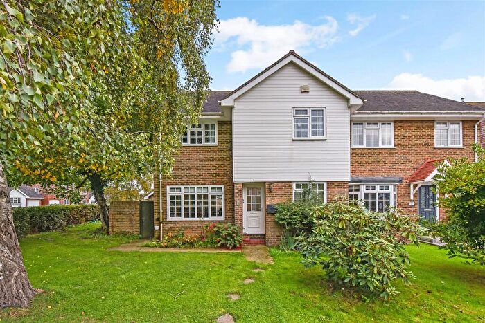 4 Bedroom Semi-Detached House For Sale In The Meadows, Walberton, BN18