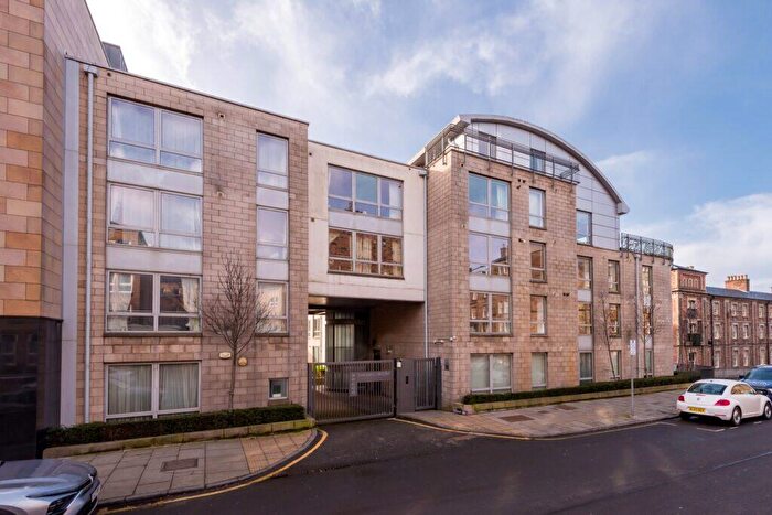 1 Bedroom Duplex For Sale In / Gardner’s Crescent, Edinburgh, EH3