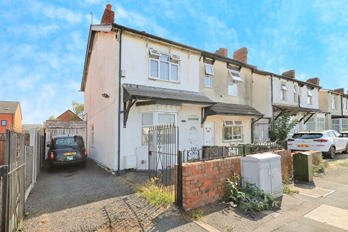 3 Bedroom Semi-Detached House For Sale In Showell Road, Wolverhampton, West Midlands, WV10