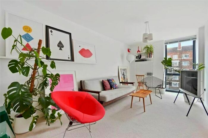 2 Bedroom Flat To Rent In Bloemfontein Road, White City, W12