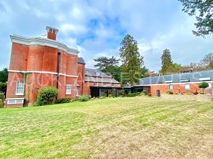 Studio To Rent In Blanche Lane, South Mimms, EN6